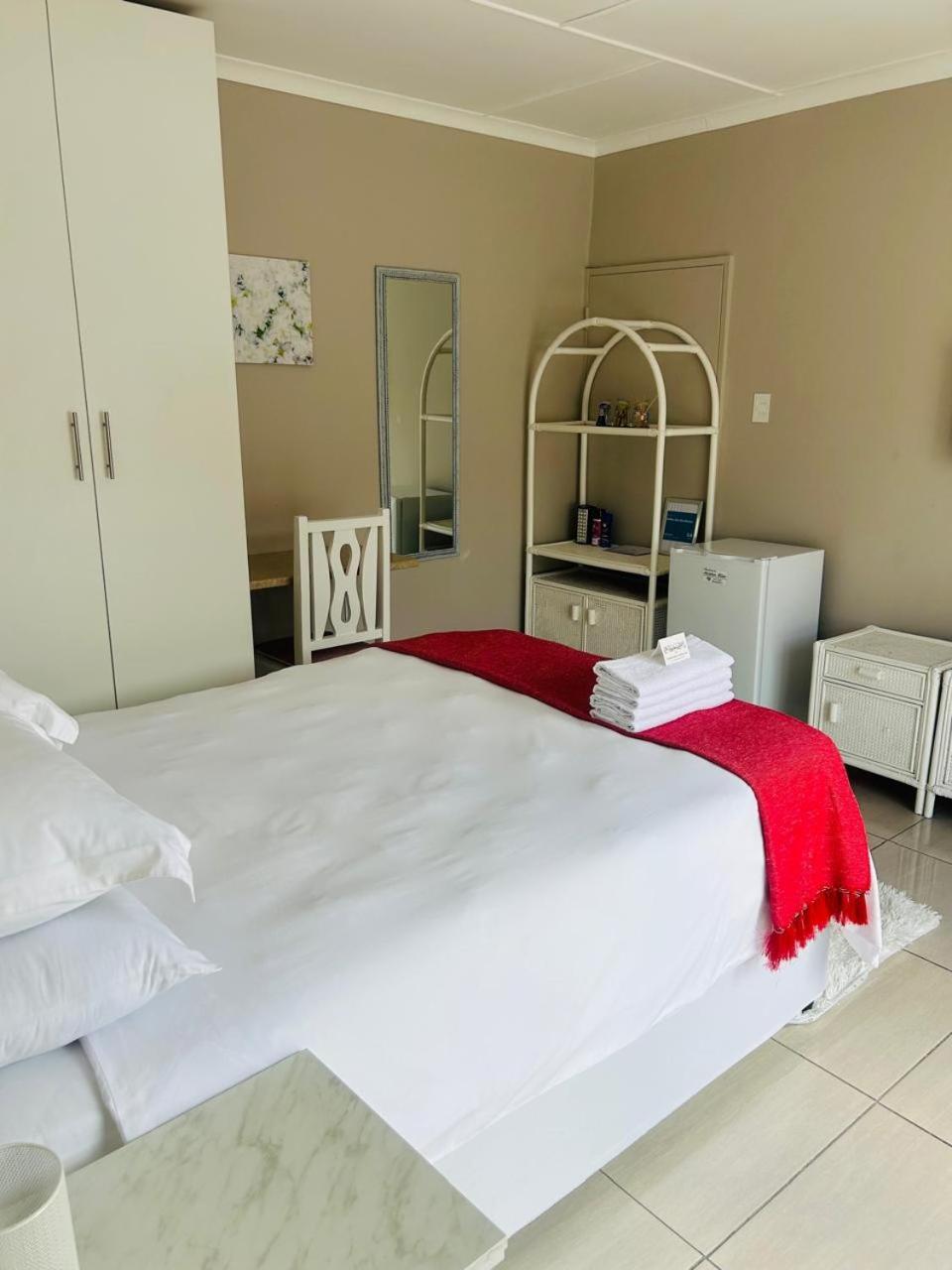 Hidden Bliss Guesthouse East London Zimmer foto